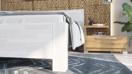 Krevet od punog drveta sa blago udubljenim nogama