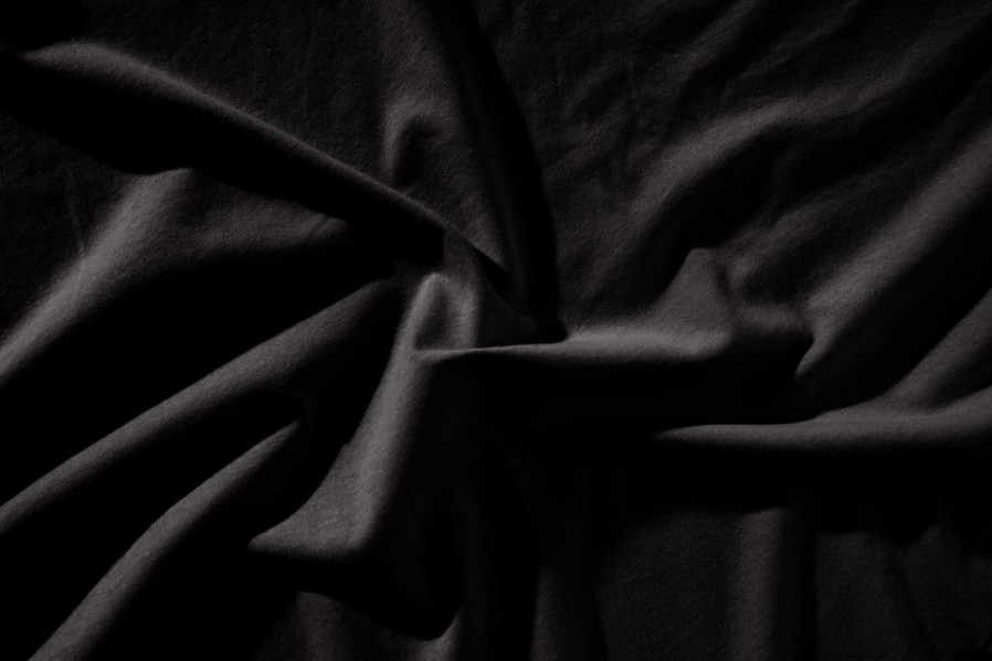 Čaršav u boji na razvlačenje Čaršav Klinmam Home Jersey, boja crna, 90x200 cm 1 Klinmam Jersey čaršavi su napravljeni od prvoklasnih finih prediva. Savršeno su mekani i veoma prijatni na dodir.