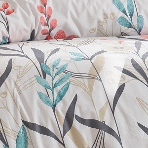 Posteljina Klinmam Home je napravljena od visokokvalitetnog Renforce pamuka, čija su vlakna mnogo mekša, glatkija i prijatnija od običnog pamuka.