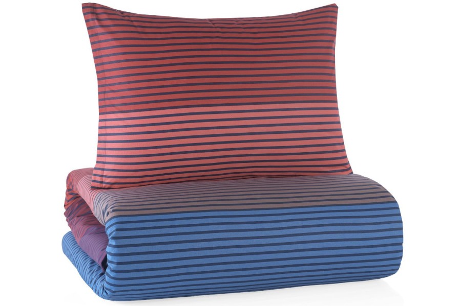 Posteljina je prijatna na dodir, savršeno odvodi vlagu i teško se gužva.