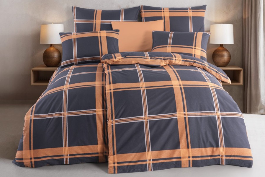 Posteljina je prijatna na dodir, savršeno odvodi vlagu i teško se gužva.