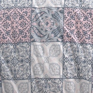 Posteljina Klinmam Home je napravljena od visokokvalitetnog Renforce pamuka, čija su vlakna mnogo mekša, glatkija i prijatnija od običnog pamuka.