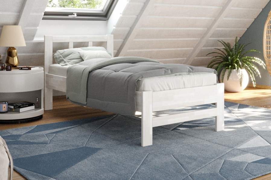 Singl drveni krevet Bety, izvođenje BO102 bela, 120x200 cm 1 Da li volite miris drveta? Onda je ovaj masivni krevet savršen izbor za vas, jer je napravljen od najkvalitetnijeg drveta bukve i hrasta.