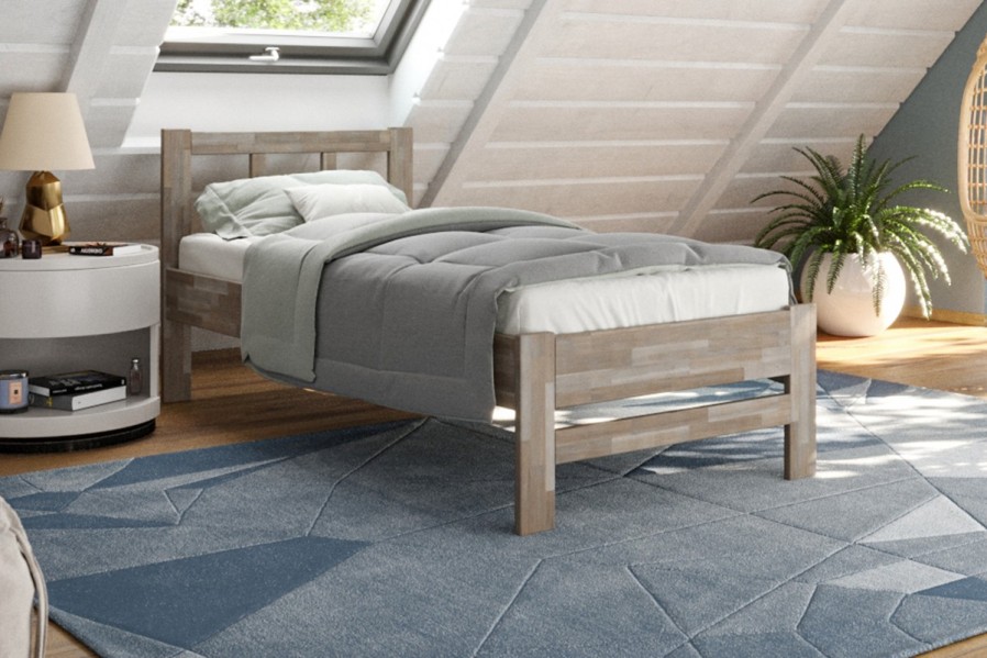 Singl drveni krevet Bety, izvođenje BO105 sivi granit, 90x200 cm 1 Da li volite miris drveta? Onda je ovaj masivni krevet savršen izbor za vas, jer je napravljen od najkvalitetnijeg drveta bukve i hrasta.