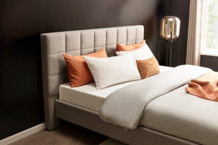 Klinmam Comfort Borneo je moderan tapacirani krevet koji kombinuje jednostavan, ali prepoznatljiv dizajn sa praktičnim funkcijama koje ćete oceniti u svakodnevnom životu.