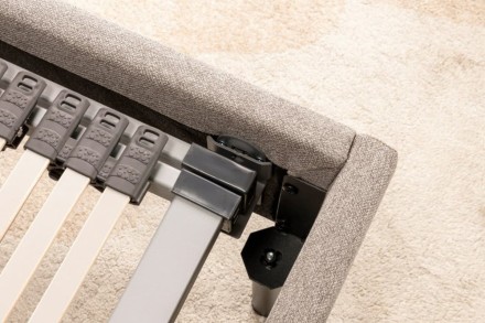 Klinmam Comfort Borneo je moderan tapacirani krevet koji kombinuje jednostavan, ali prepoznatljiv dizajn sa praktičnim funkcijama koje ćete oceniti u svakodnevnom životu.