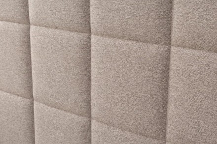 Klinmam Comfort Borneo je moderan tapacirani krevet koji kombinuje jednostavan, ali prepoznatljiv dizajn sa praktičnim funkcijama koje ćete oceniti u svakodnevnom životu.