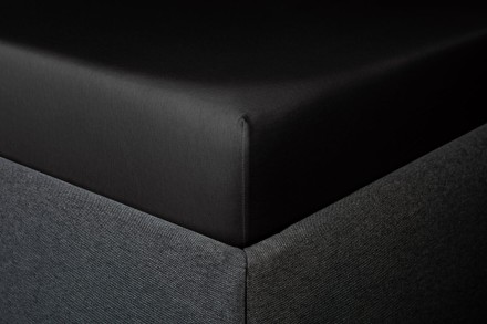 Čaršav u boji na razvlačenje Čaršav Klinmam Home Jersey, boja crna, 90x200 cm 2 Klinmam Jersey čaršavi su napravljeni od prvoklasnih finih prediva. Savršeno su mekani i veoma prijatni na dodir.