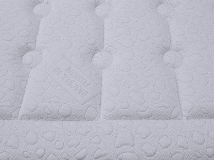 Dušek od memorijske pene za svež san Gran Sonno Fresh Wash 3.0, 140x200 cm 5 Na dušeku Gran Sonno Fresh Wash 3.0 dominira zanimljiva presvlaka sa sadržajem srebra za odličnu higijensku zaštitu. Ugljenik raspršuje statički elektricitet akumuliran tokom dana i doprinosi regeneraciji faze dubokog sna.