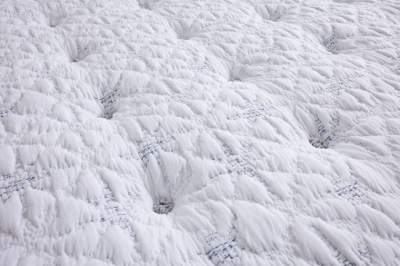 Dušek sa oprugama koji sadrži svilu KING KOIL Everglade, 140x200 cm 3 3 - srednje tvrdi | Dušeci sa oprugama | Visina 33 cm | Nosivost 150 kg | Garancija 5 godina