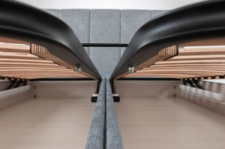 Ibiza 2.0 tapacirani krevet, Romeo 8002, box front lift, 160x200 cm 9 Naše tapacirano uzglavlje Ibica nije samo izraz elegancije i udobnosti, već i simbolizuje kombinaciju luksuza sa praktičnim dizajnom.