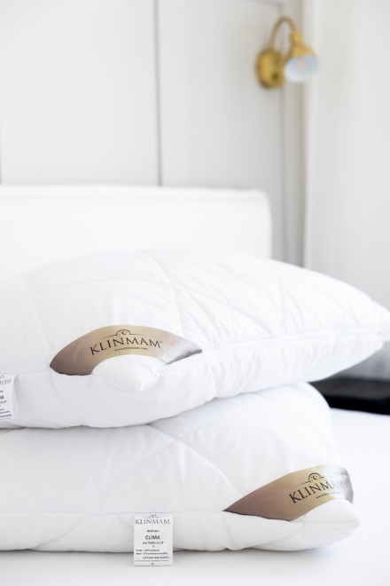 Jastuk sadrži dvostruku presvlaku, koja višestruko povećava vek trajanja jastuka i olakšava održavanje.