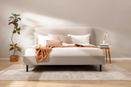 Laguna tapacirani krevet Dark Brown 180x200 cm + dušek Essence Sleep Linea 180x200 cm + 2x Solid Wood Slats 90x200 cm 4 Klinmam Comfort Laguna je elegantan i vanvremenski krevet sa mekim tapacirungom koji donosi jednostavnost i čistoću dizajna.