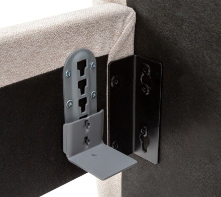 Klinmam Comfort Laguna je elegantan i vanvremenski krevet sa mekim tapacirungom koji donosi jednostavnost i čistoću dizajna.