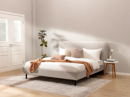 Klinmam Comfort Laguna je elegantan i vanvremenski krevet sa mekim tapacirungom koji donosi jednostavnost i čistoću dizajna.