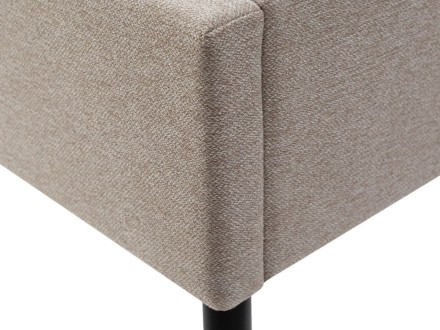 Klinmam Comfort Laguna je elegantan i vanvremenski krevet sa mekim tapacirungom koji donosi jednostavnost i čistoću dizajna.