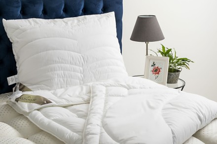 Letnji prekrivač za otklanjanje vlage Outlast Aerelle® , 135x200 cm 3 Klinmam Home Outlast Aerelle® set se posebno odlikuje svojim termoregulacionim mogućnostima, gde, zahvaljujući revolucionarnom Outlast® materijalu, može da održava stabilnu i optimalnu temperaturu u krevetu tokom cele noći. Ovo sprečava prekomerno pregrevanje i znojenje.