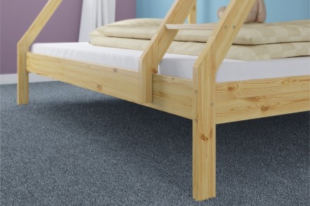 Masivni krevet borovo drvo Theo sa pomoćnim ležajem, prirodni izvođenje, 90x200 cm 8 Theo je krevet na sprat za troje dece koji kombinuje preciznu obradu sa visokom funkcionalnošću.