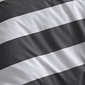 Posteljina sa prugama i zvezdama, 140x200 cm + 70x90 cm 2 Posteljina Klinmam Home je napravljena od visokokvalitetnog Renforce pamuka, čija su vlakna mnogo mekša, glatkija i prijatnija od običnog pamuka.