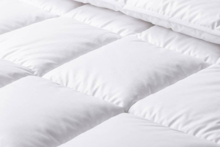 Prekrivač za alergičare  Dacron® 95 može da se koristi tokom cele godine, 135x220 cm 3 Posteljina iz Klinmam Home Dacron® 95 serije ima površinski sloj od 100% mikrovlakana, koji obezbeđuje uklanjanje viška toplote iz tela kako bi se sprečilo neprijatno znojenje i obezbedio nesmetan san.