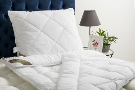 Veoma topao pokriva sa mogućnošću uklanjanja vlage Clima Aerelle® , 135x200 cm 3 Posteljina iz Klinmam Home Clima Aerelle® serije ima površinski sloj od 100% mikrovlakana, koji obezbeđuje uklanjanje viška toplote iz tela kako bi se sprečilo neprijatno znojenje i obezbedio nesmetan san.