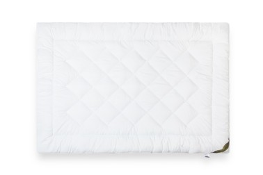 Posteljina iz Klinmam Home Clima Aerelle® serije ima površinski sloj od 100% mikrovlakana, koji obezbeđuje uklanjanje viška toplote iz tela kako bi se sprečilo neprijatno znojenje i obezbedio nesmetan san.