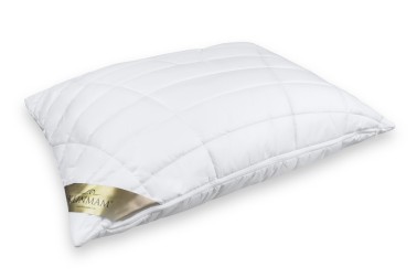 Jastuk je punjen mešavinom mekih PES kuglica i fleksibilnih PUR štapića u navlaci sa rajsferšlusom, zahvaljujući kojoj je moguće regulisati količinu punjenja prema vašim potrebama.